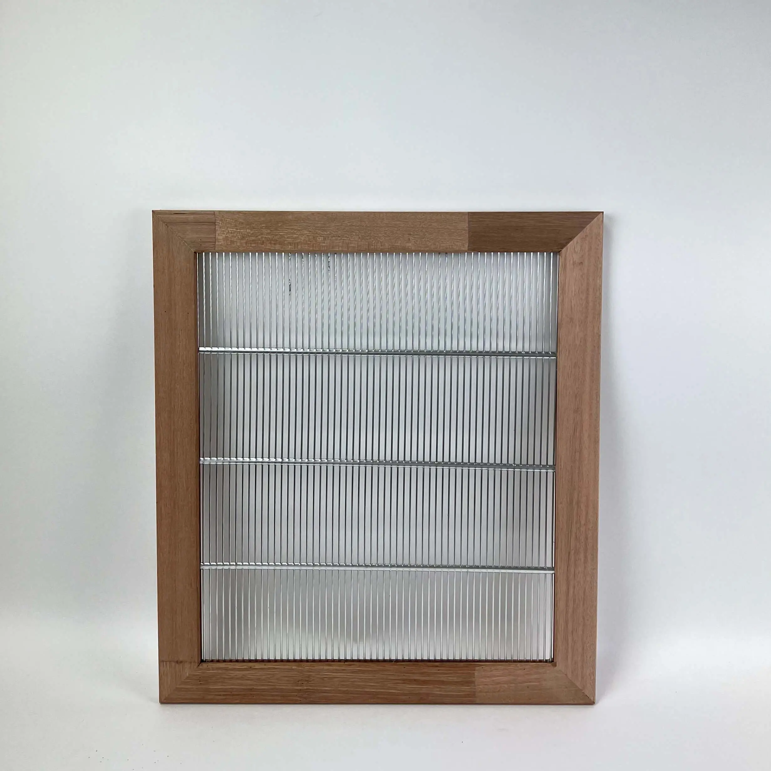 Hardhouten lijst om metalen moerrooster spaarkast sku BK349